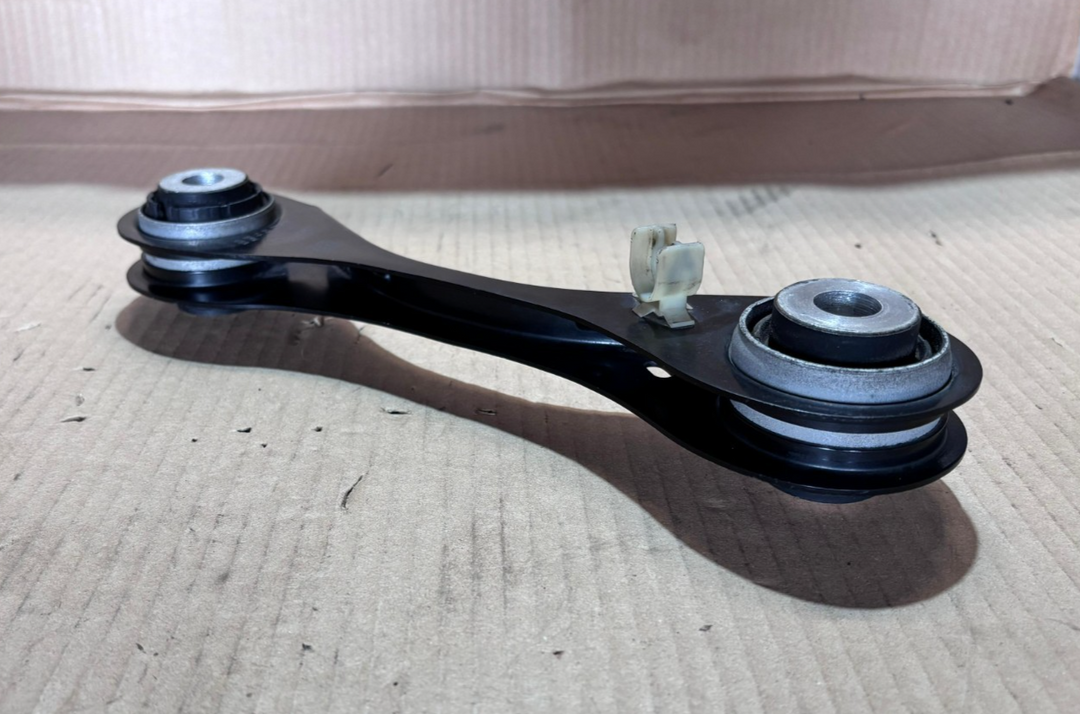 BMW X3 G01 X4 G02 X3M F97   REAR SUSPENSION LINK ARM RUBBER MOUNT RIGHT  6871006
