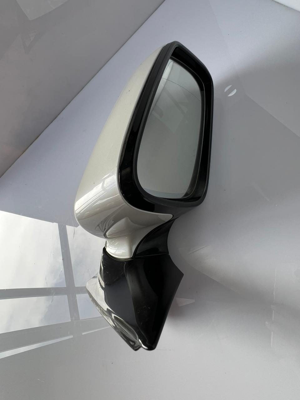 2011 BMW 750i 5 Series F10 F11 and 6 Series F06 LEFT SIDE Door Mirror A046412 