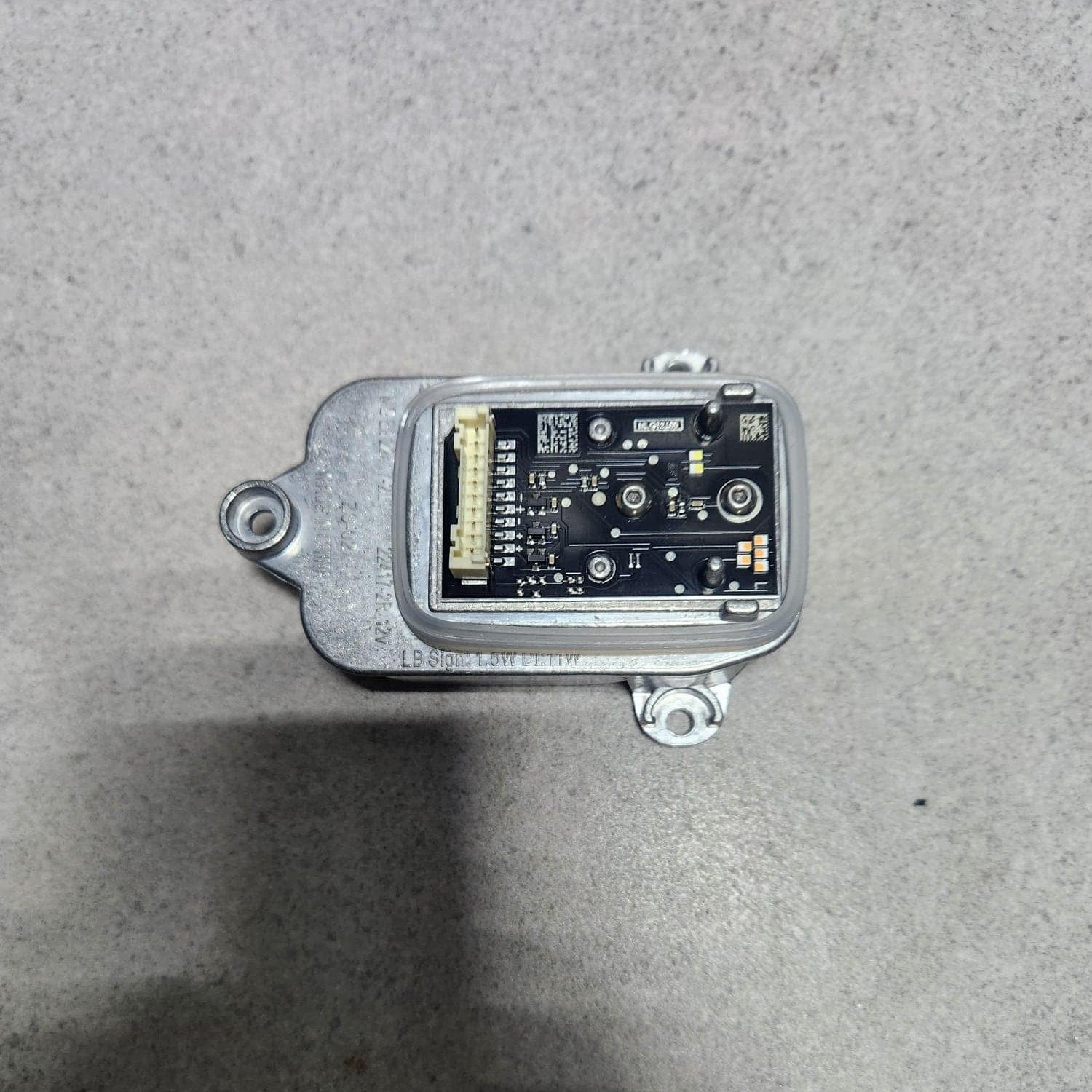 Genuine 2018-2020 BMW 740i LED Headlight Turn Signal Light Module 9498409 