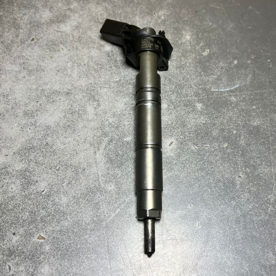 Genuine Mercedes W164 W211 Fuel Injector Sprinter OM642 A642 0701387 Oem Diesel
