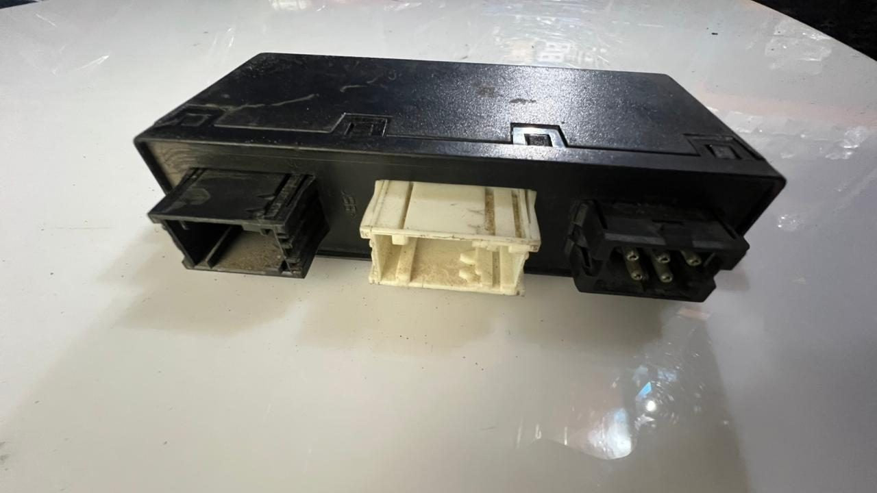 2001-2003 BMW 525i Door Control Module 6904245- E39 5-Series including 525i, 530