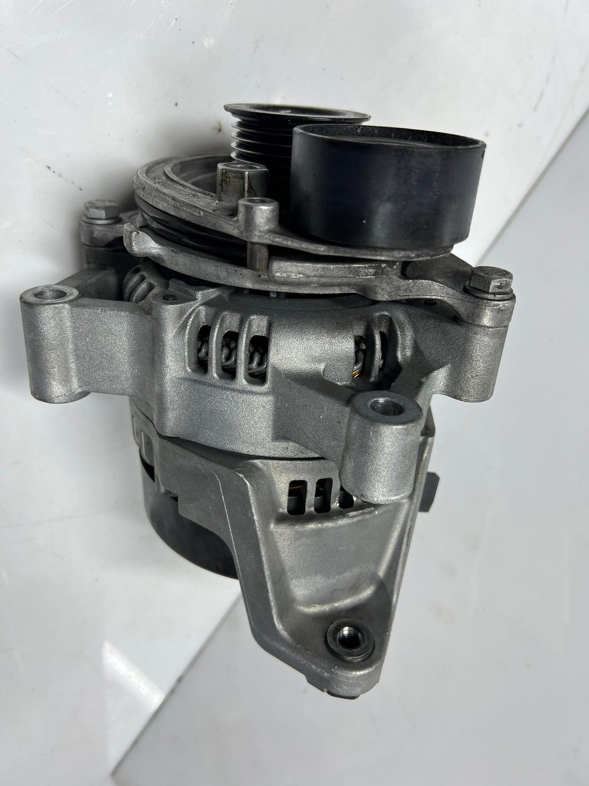 BMW Alternator 8654280