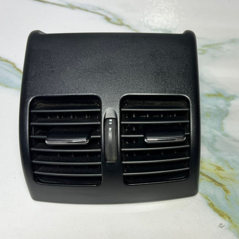 2008-2012 Mercedes-Benz W204 C-Class Centre Console Air Vent A204 8300954 OEM