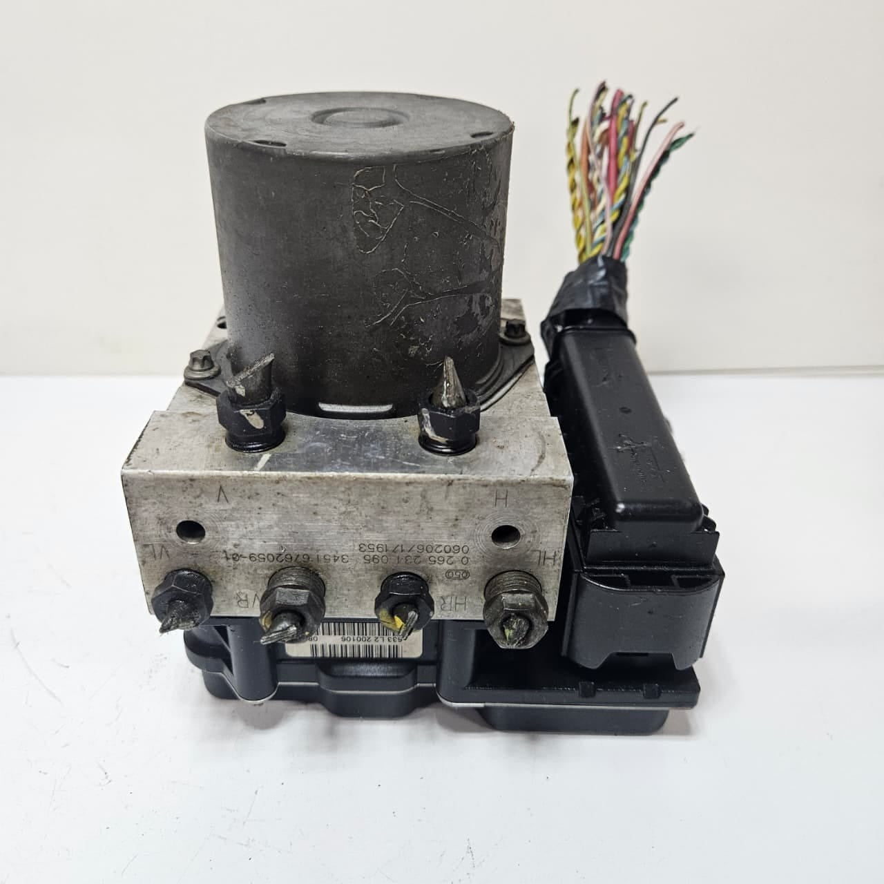 2000-2006 BMW X3 E83 ABS Pump Control Module 6773012 USED