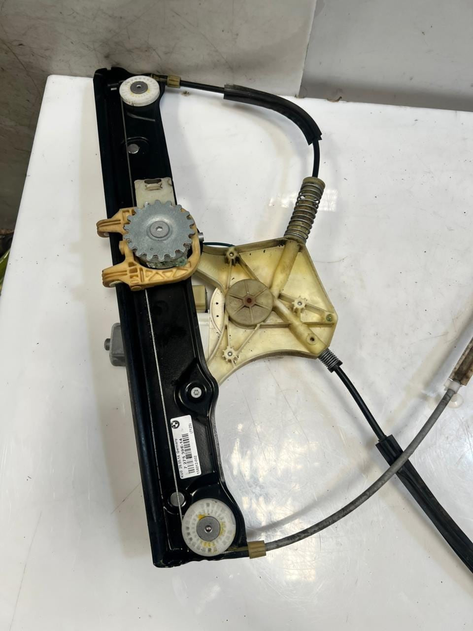 BMW 6' F07 GT F06 Window Regulator With Motor Front Right 7275398 OEM