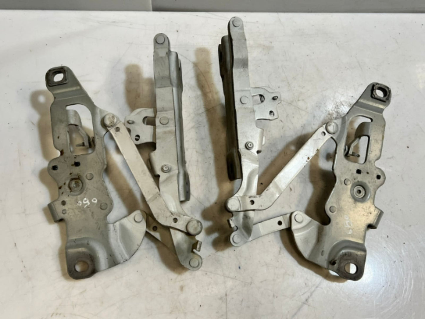 2011-2016 BMW 528i 5 Series F10 F11 6' F12 F13 M5 M6 Bonnet Hood Hinge 7249888 