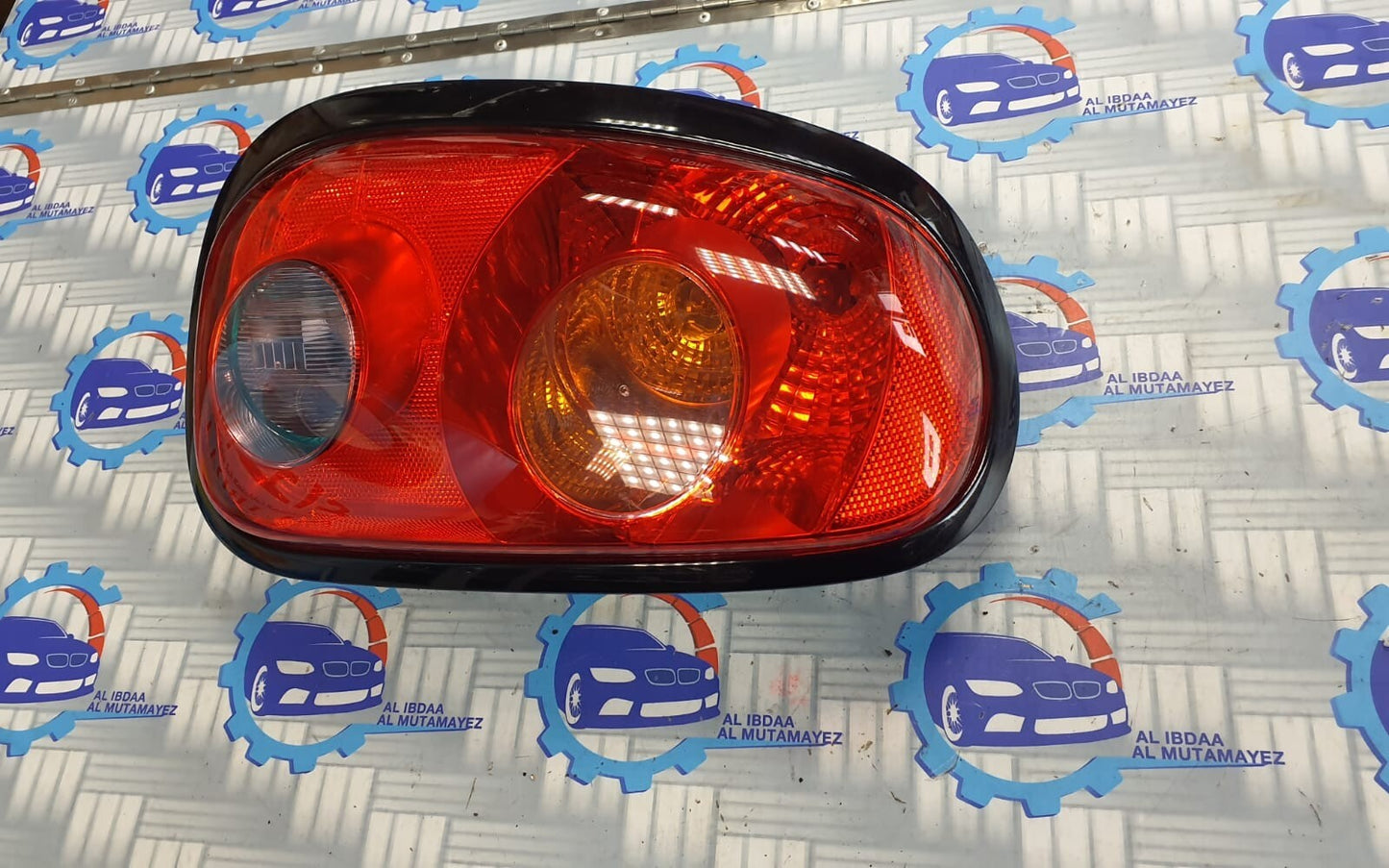 MINI COUNTRYMAN R60 LEFT SIDE REAR LAMP TAIL LIGHT 9811761