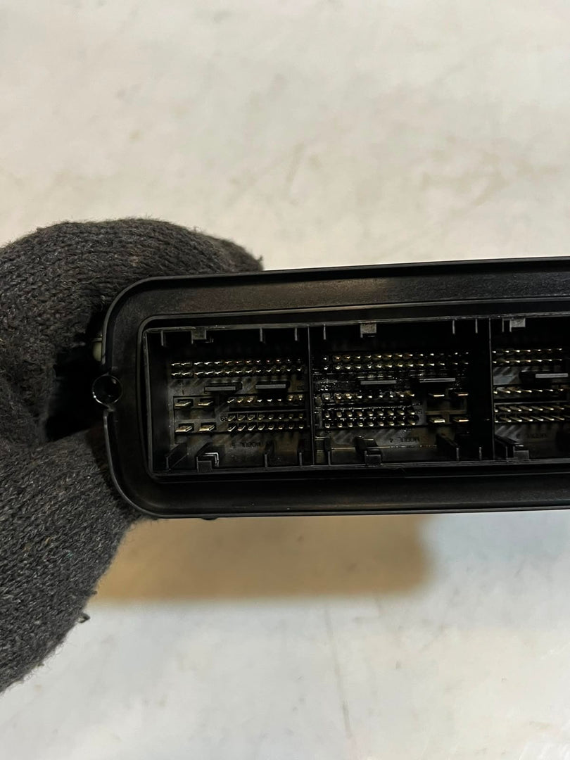2010 BMW X5 E70 N57 Engine Control Unit ECU DDE ONLY 8506574 OEM