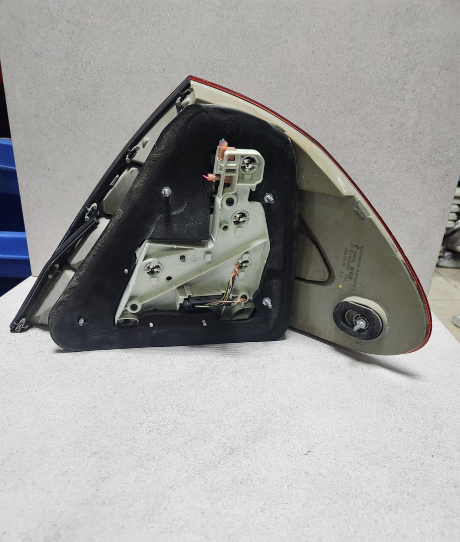 2007-2009 Mercedes-Benz E280 Tail Light Assembly A2118202564 W211 E-Class