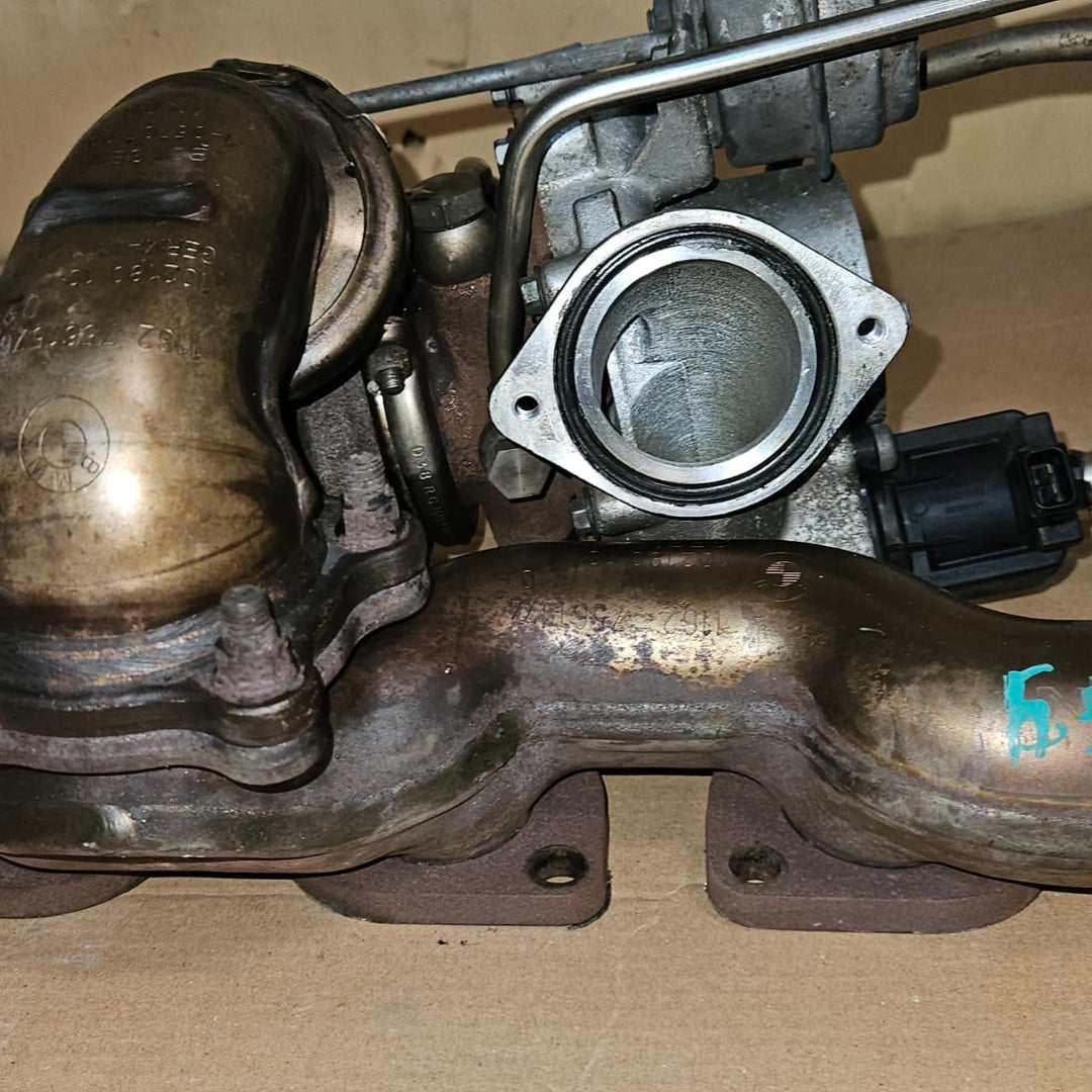 4583062-2010-2014 BMW 7-Series F01 F02 N74B60 Engines Turbo 