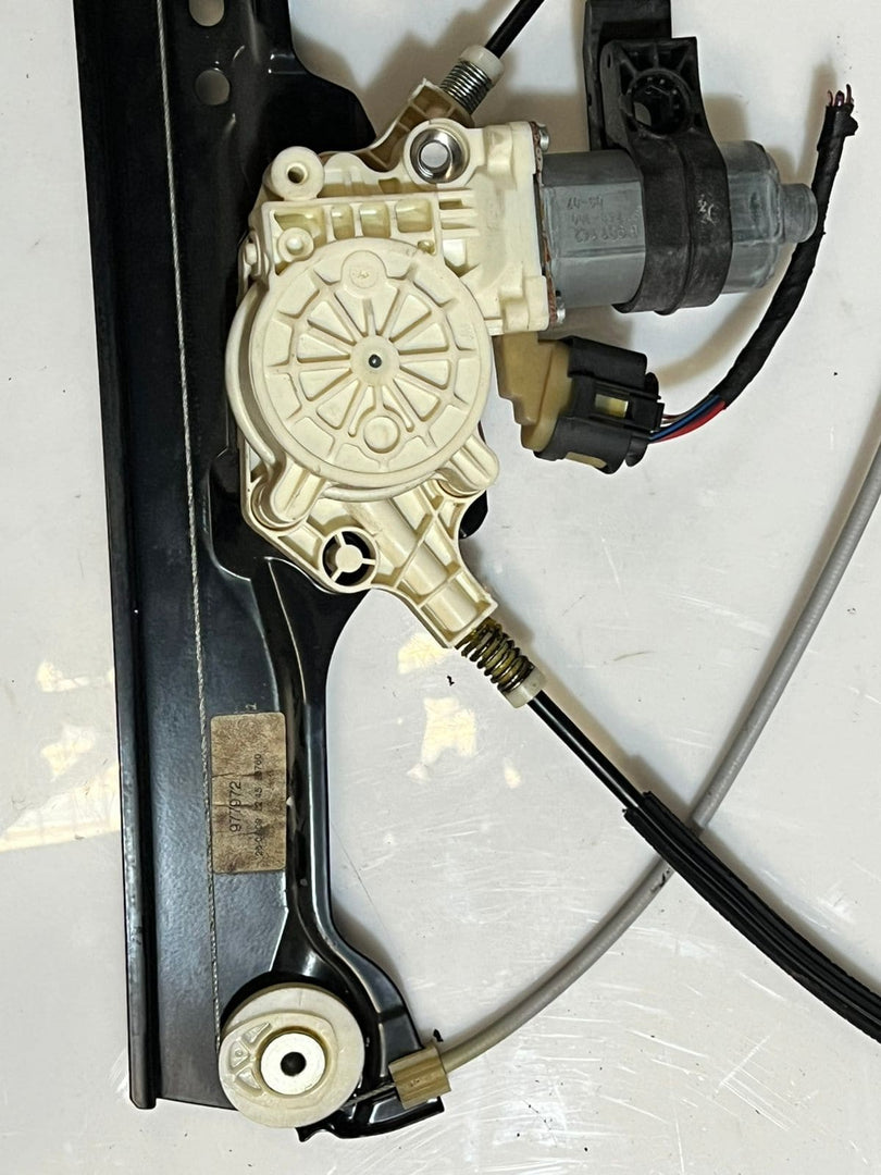 2006-2010 BMW 550i 5 Series E60 E61 Front Right Window Regulator 7184384 OEM