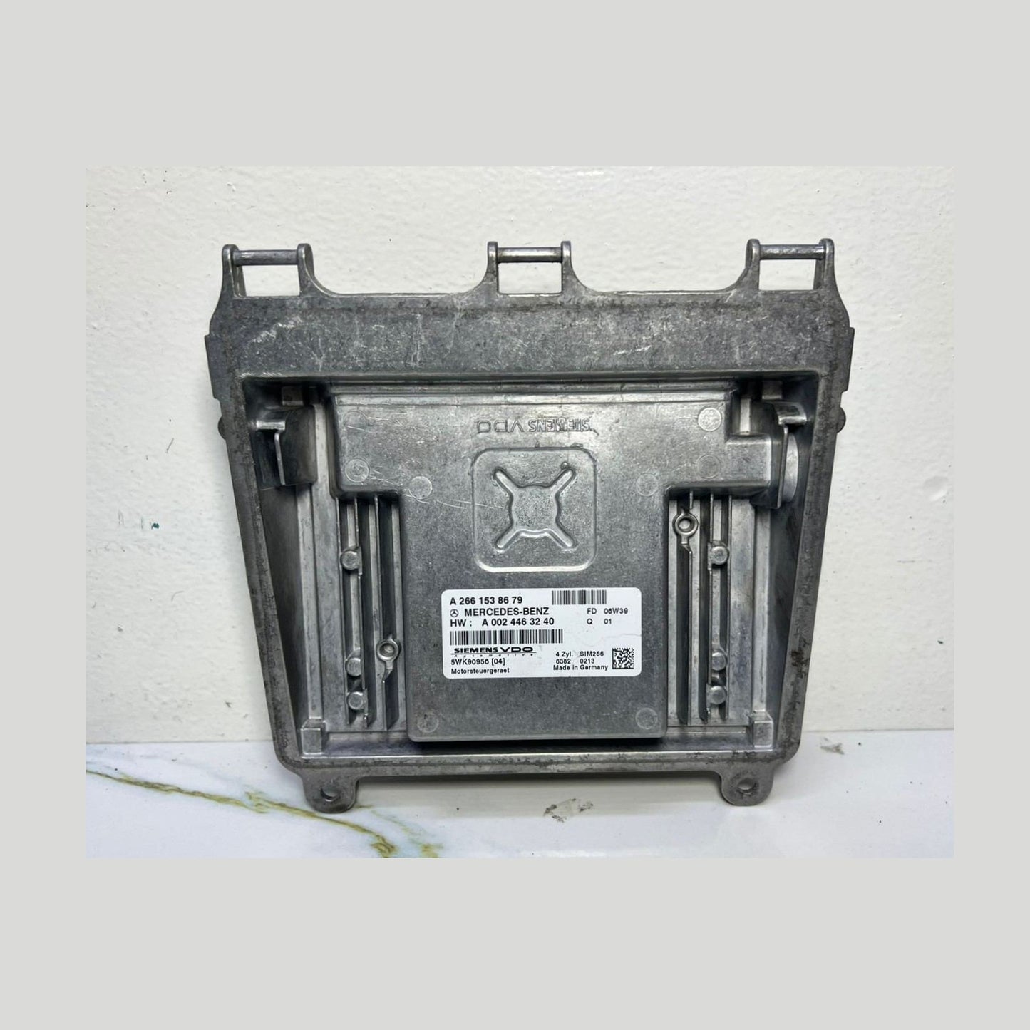 Mercedes-Benz Engine Control Module A 266 153 86 79