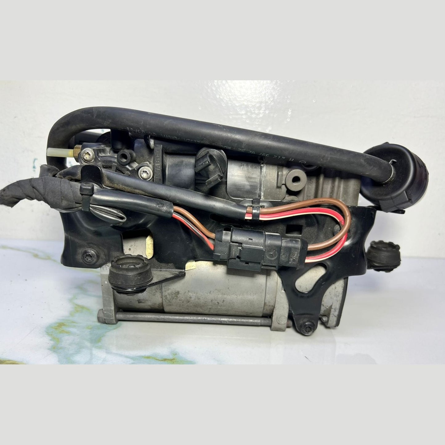 2012 Mercedes-Benz E300 Air Suspension Compressor A2123200104 W212 and W218