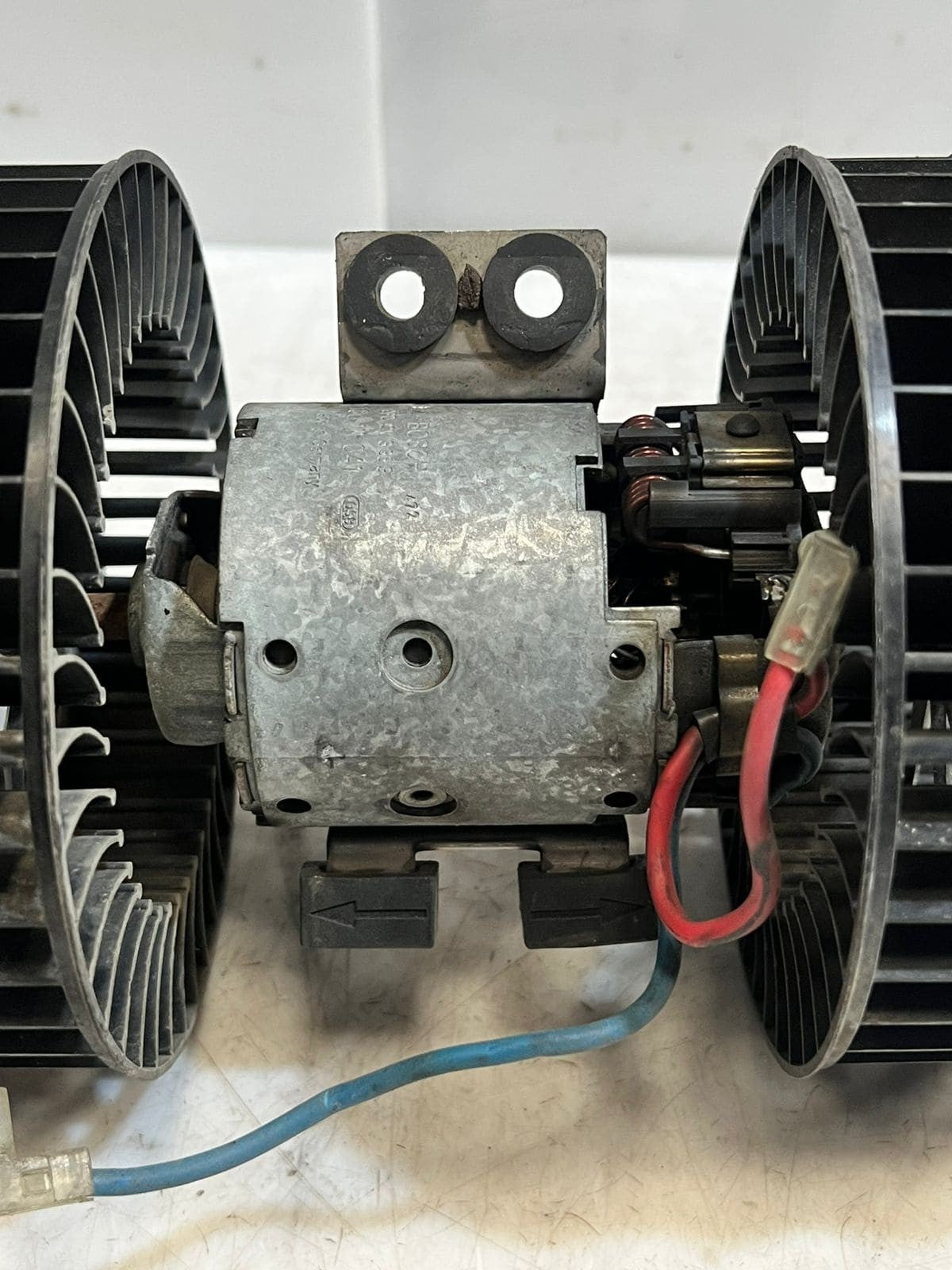BMW 725 728 730 735 750 740 Hvac Blower Motor Assembly Front 8391809 OEM