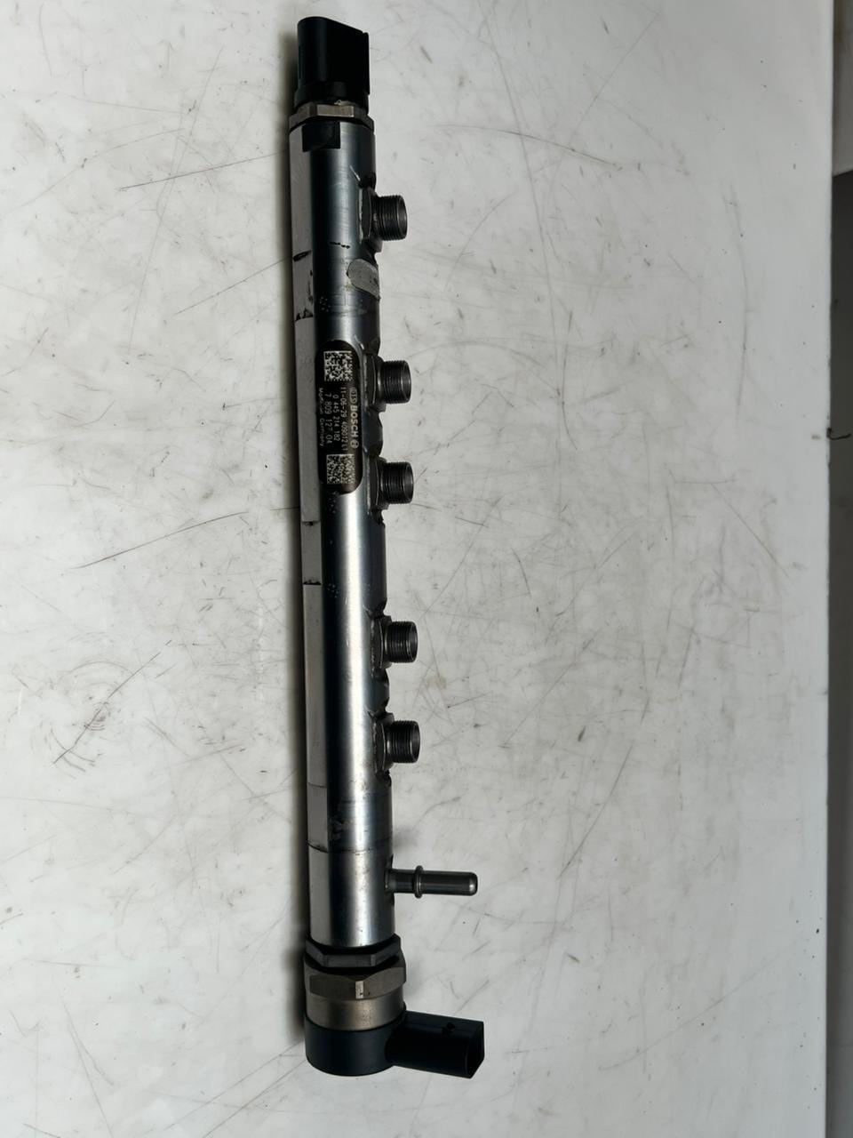 BMW 1' F10 F30 E90 E81 E87 N47 2.0L Fuel Injection Rail With Sensor 7809127 OEM