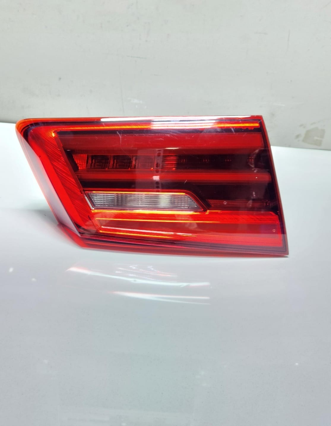 2018 BMW 530e Tailgate Rear Light 8493049 5 Series G30 G31 G38 OEM