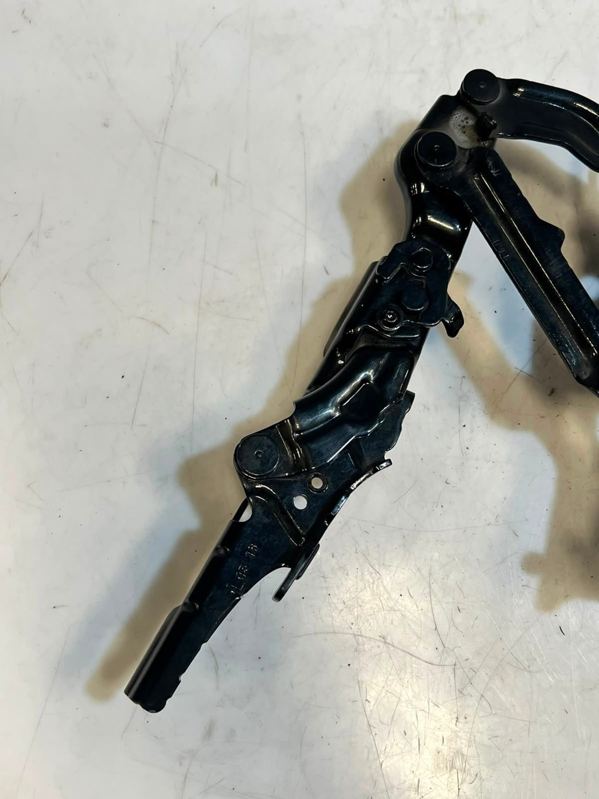 2018 BMW 7 5 Series G30 G31 ENGINE BONNET Hood Hinge PASSENGER SIDE 7347407 OEM