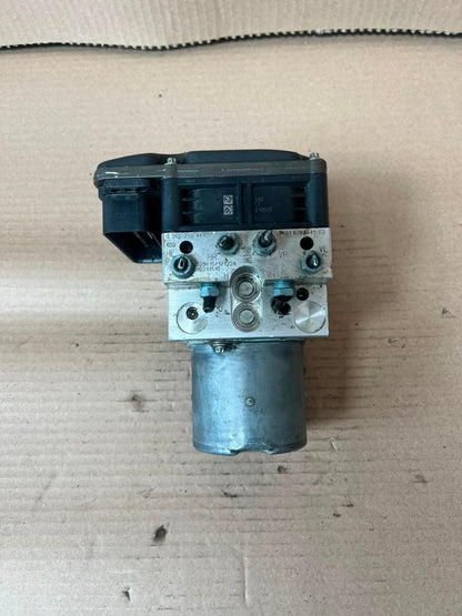 2010-2016 BMW 5 Series F10 and F11 535i ABS Hydraulic Unit / Pump 6858406 OEM