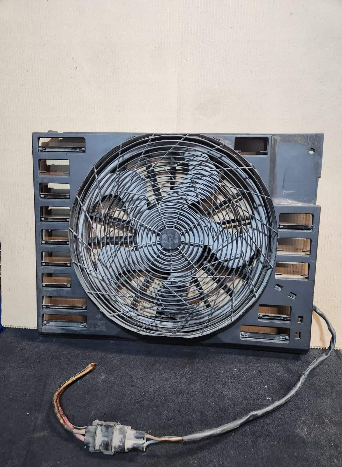 2002-2005 BMW 745i Radiator Cooling Fan Motor 6921925 745i 745Li 750i  E65 E66 