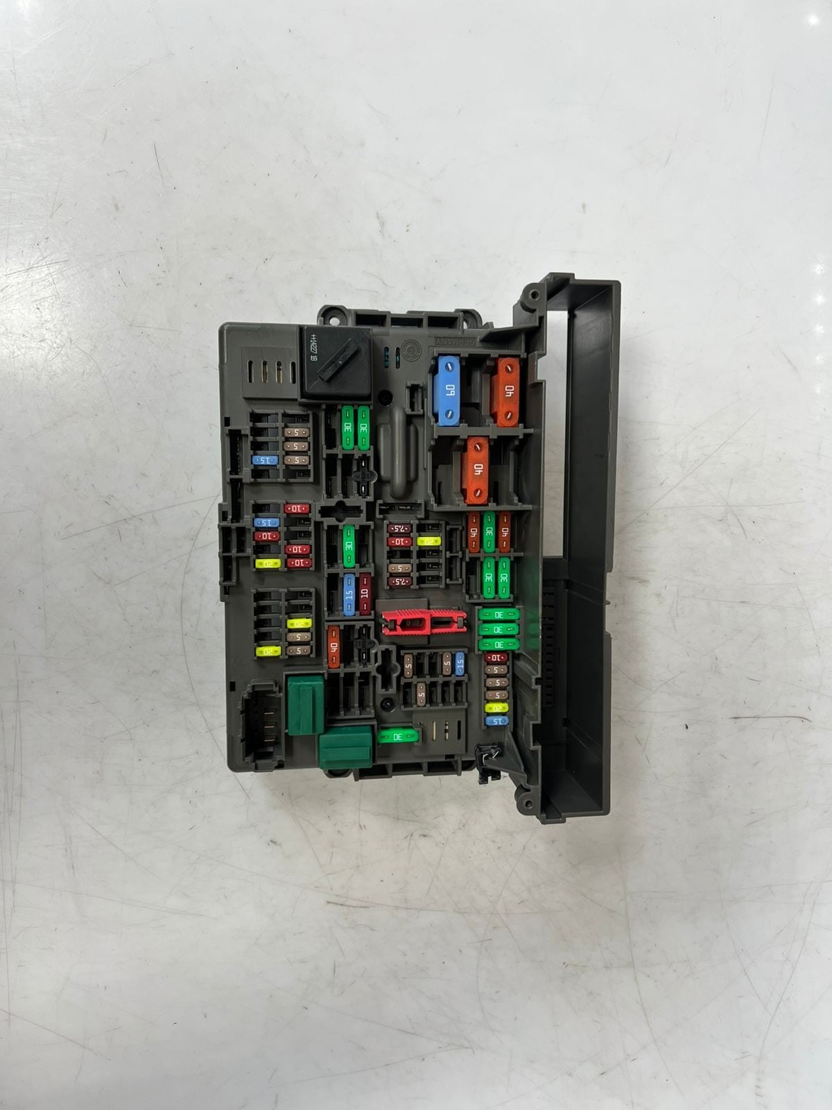 2007-2013 BMW 328i E90 E91 E92 E84 Front Power Distribution Fuse Box 9119444 OEM