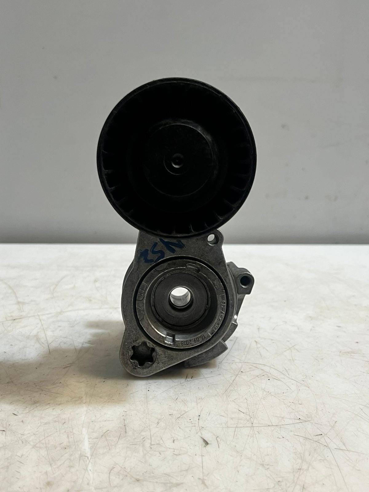 2011-2014 BMW X3 F11 N52 DRIVE/SERPENTINE Belt Tensioner 8620022 OEM