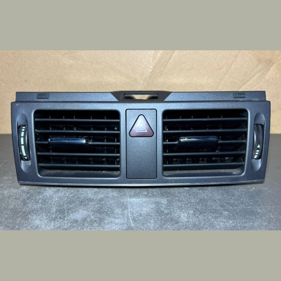 2008-2010 Mercedes W204 C-Class Front Center Dashboard  Heater A/C Air Vent