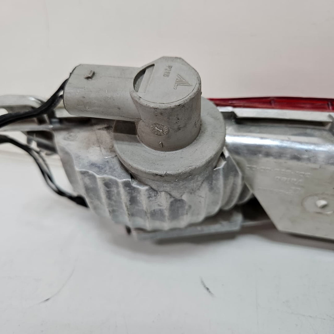 6911900-2004-2005 BMW 6 Series E63 E64 645Ci Taillight Rear Lower Right OEM