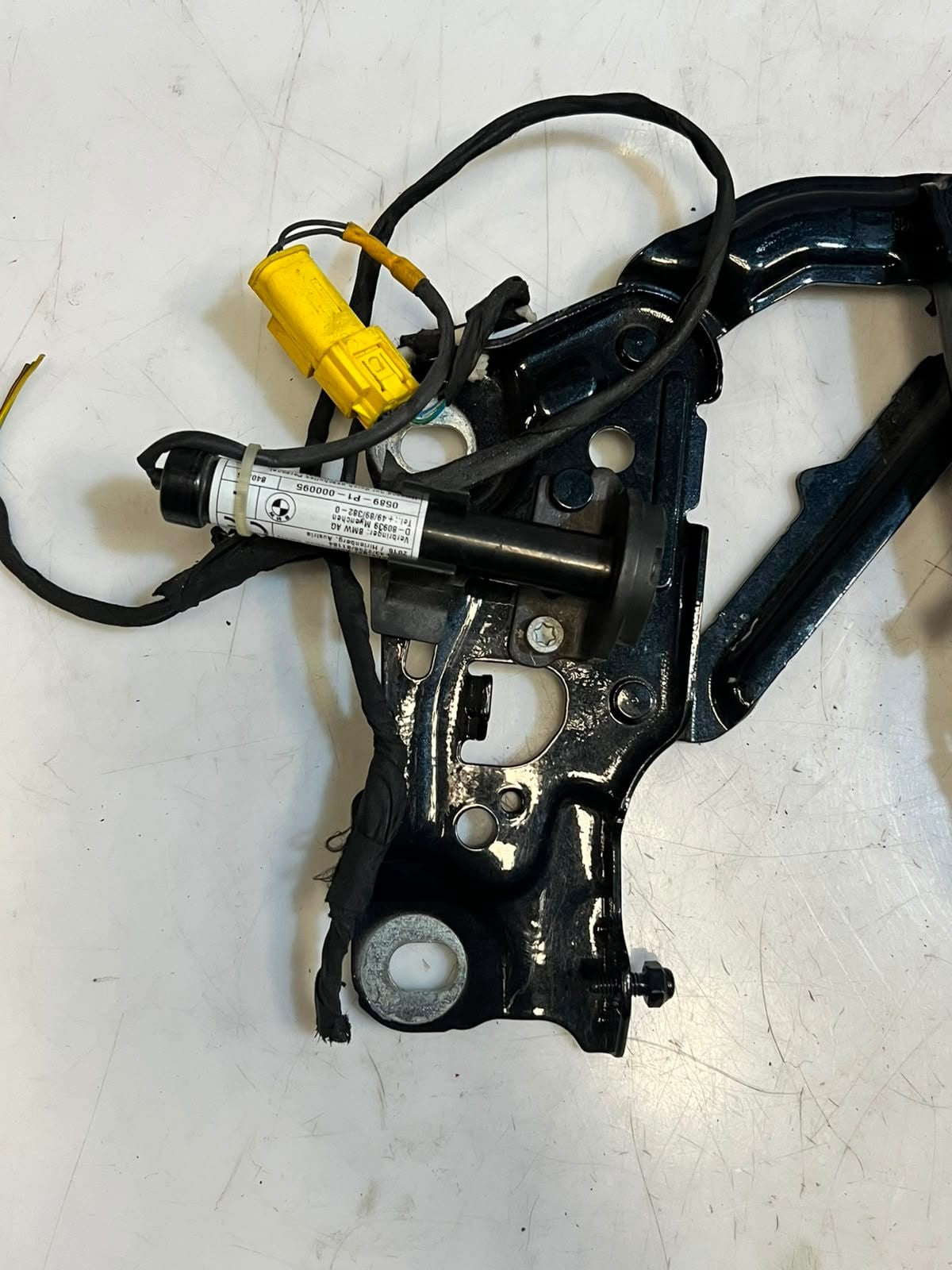 2018 BMW 7 5 Series G30 G31 ENGINE BONNET Hood Hinge PASSENGER SIDE 7347407 OEM