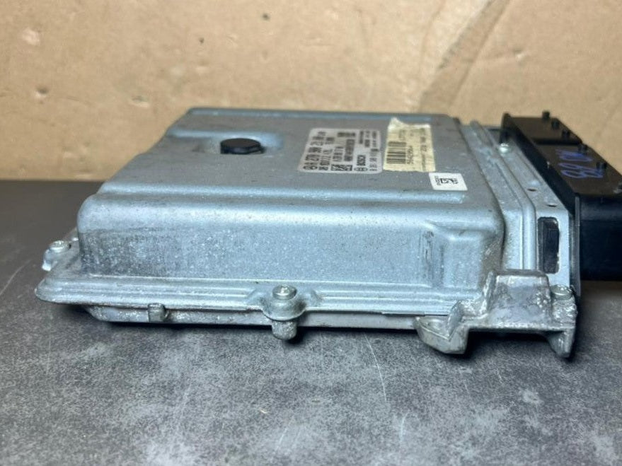 12-18 Mercedes W246 CLA GLA Engine Control Module Unit ECM ECU A270 9002100 OEM