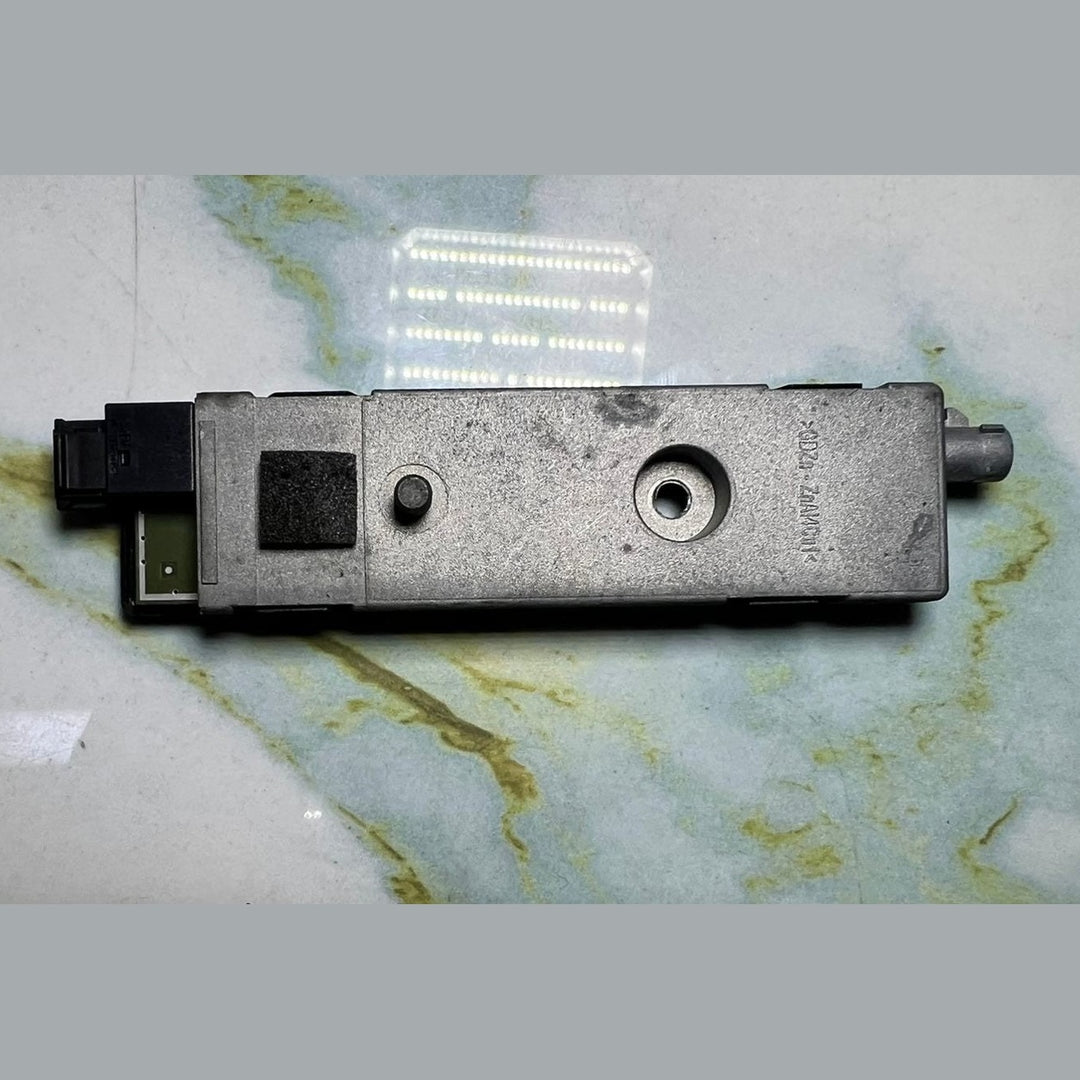 2014-2015 Mercedes Antenna Amplifier A2129052905 E-Class W212 E220 