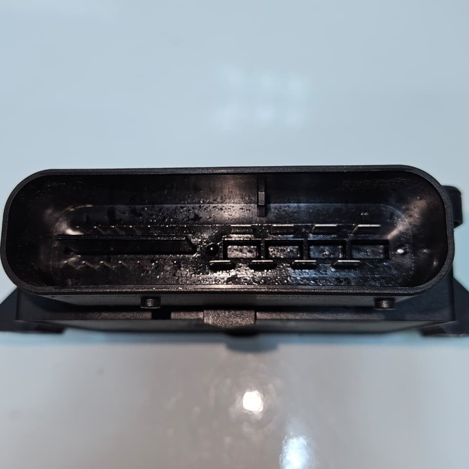 OEM BMW F10 F11 F06 X3 X4 EMF PARKING BRAKE CONTROL UNIT 6858017