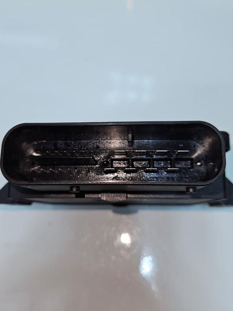 OEM BMW F10 F11 F06 X3 X4 EMF PARKING BRAKE CONTROL UNIT 6858017