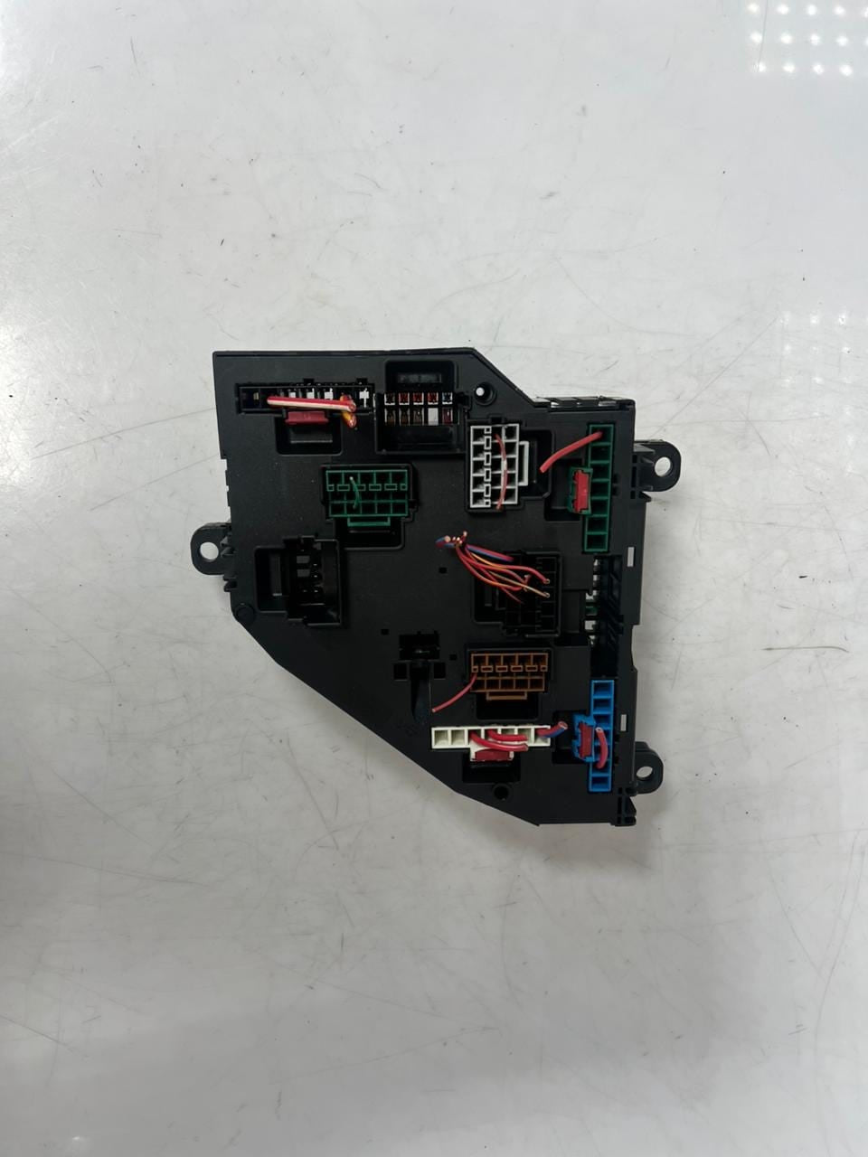 2010-16 BMW F10 F11 F18 F13 F01 F02 F03 528i Rear Junction Fuse Box 9264923 OEM