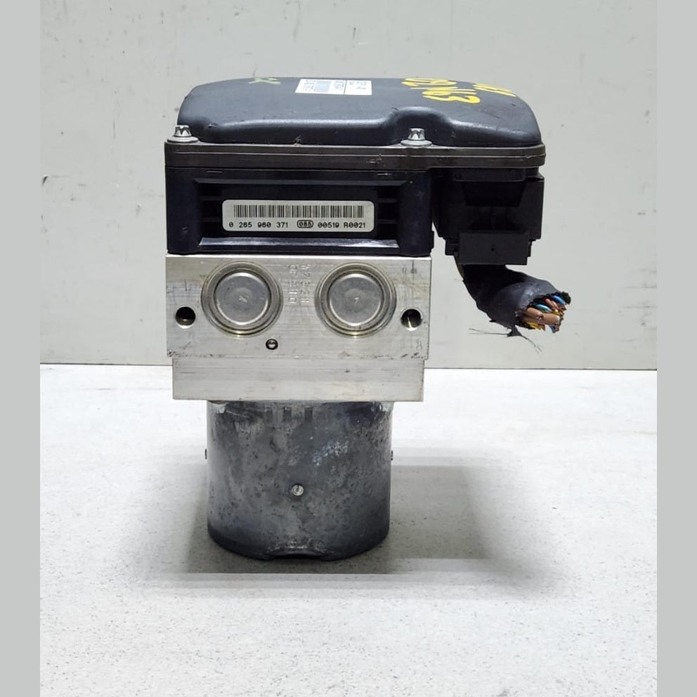 BMW 7 5 GT ABS Pump 6796794 7 Series F01 F02 F03 F04 4WD