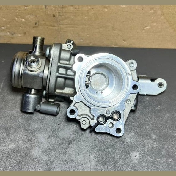 12-18 Mercedes W212 C300 M276 High Pressure Fuel Pump W/Housing A276 0700601 OEM