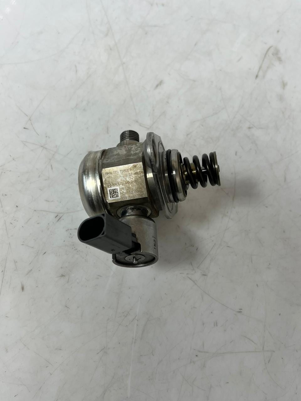 2014-18 BMW X5 550i 650i 750i 750Li X6 4.4L High Pressure Fuel Pump 7595339 OEM