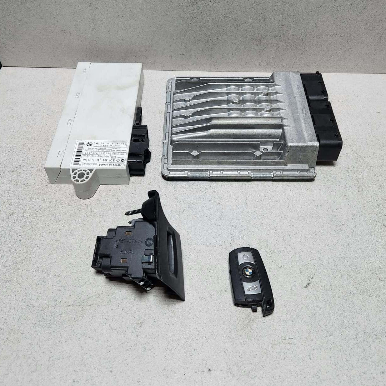 2006-2007 BMW 525i Engine Control Module MSV70 7559178 E90 E91 E60 E61 