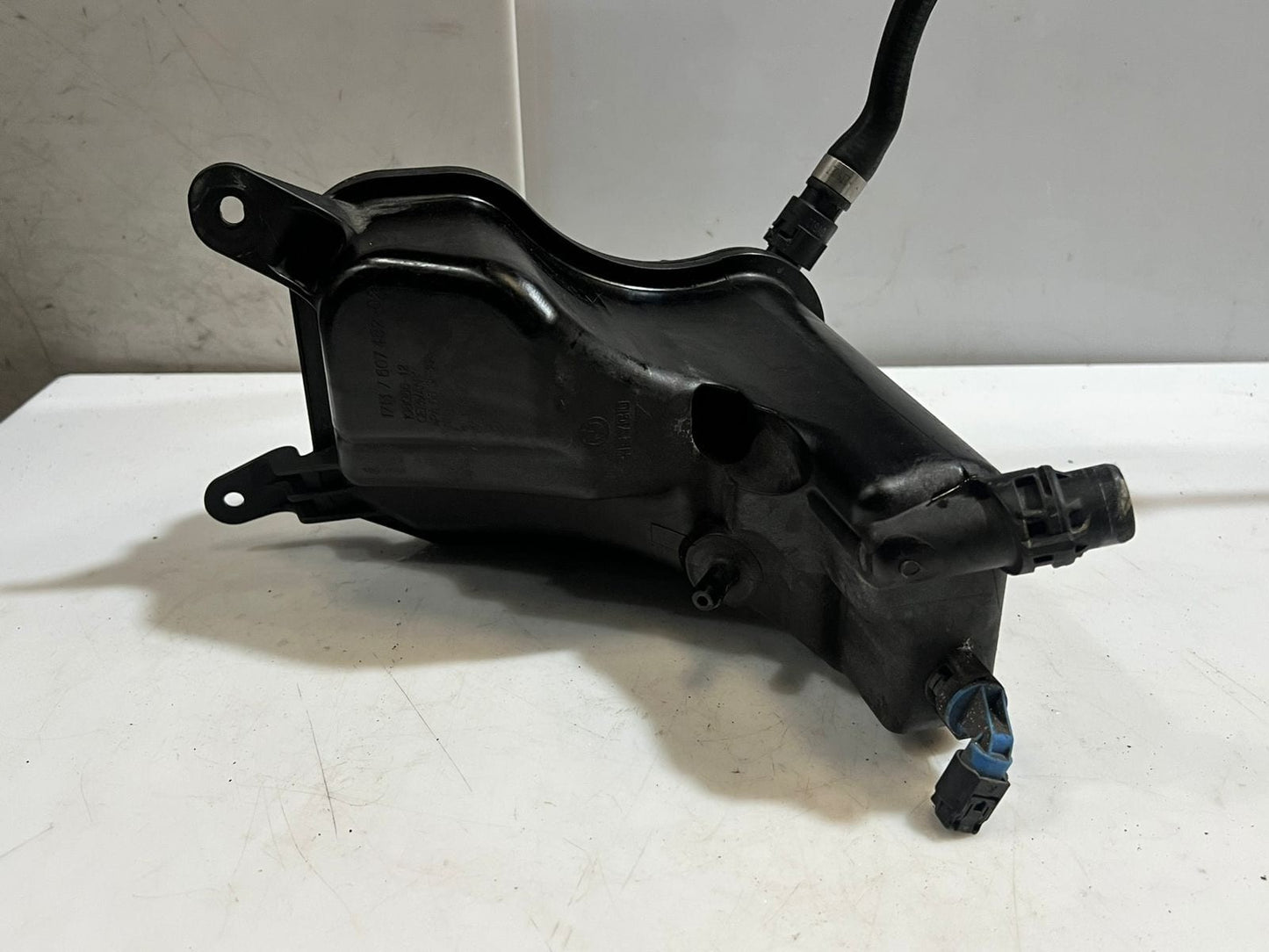 2006-2013 BMW E90 E91 E92 E93 E82 E84 335 330 Coolant Expansion Tank 7607482 OEM
