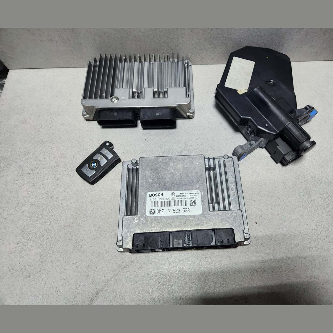 2002-2003 BMW 745i E65 Engine Control Module 7523523 ECU SET 