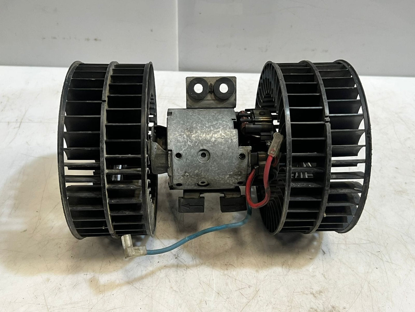 BMW 725 728 730 735 750 740 Hvac Blower Motor Assembly Front 8391809 OEM