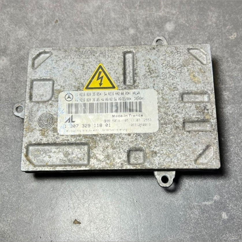 Mercedes Benz W221 Xenon Light Headlight Control Module Unit A216 8203585 OEM