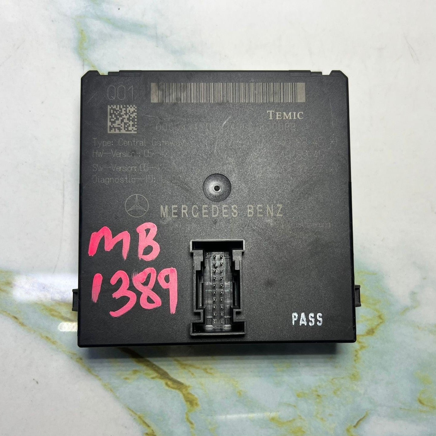 2007-2013 Mercedes-Benz W221 S-Class Gateway Control Module A2215408845 OEM