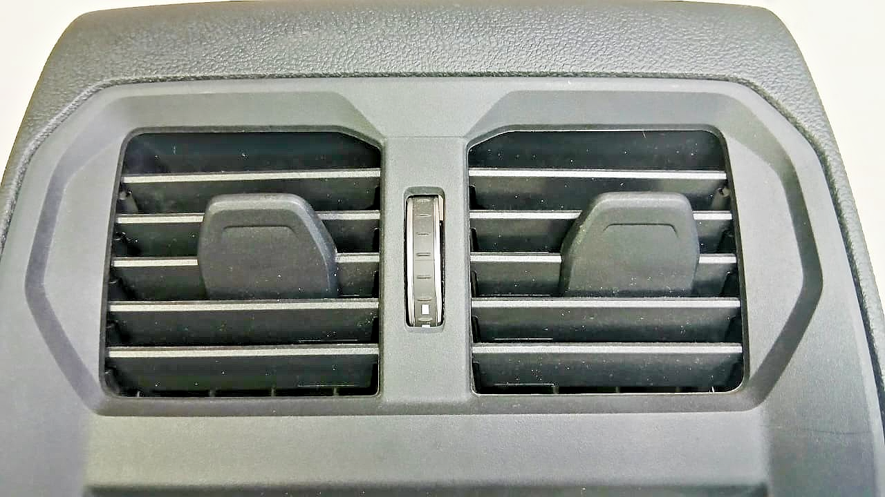 17-25 BMW G20,G21 REAR CENTER CONSOLE HVAC CONTROL SWITCH AIR VENT TRIM OEM