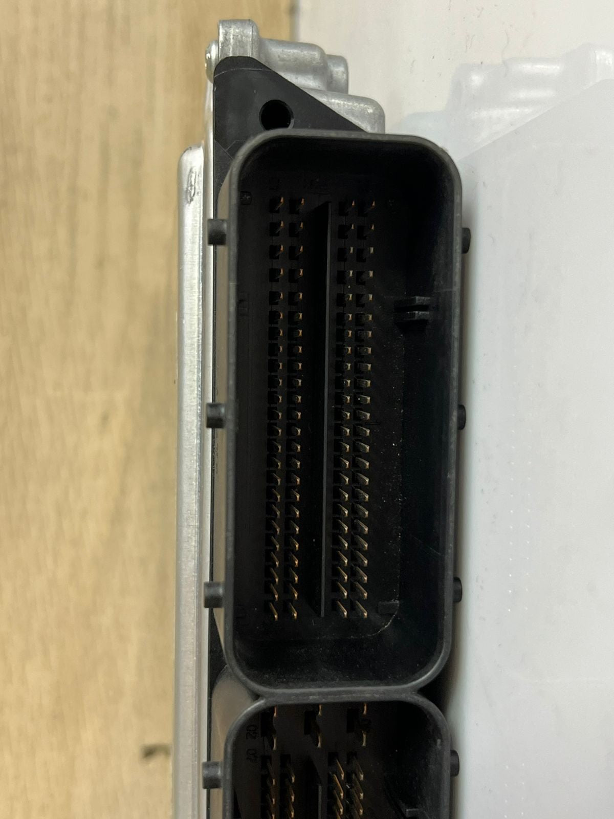 2010-2015 BMW X1 E87 N47D Engine Control Unit 8506442