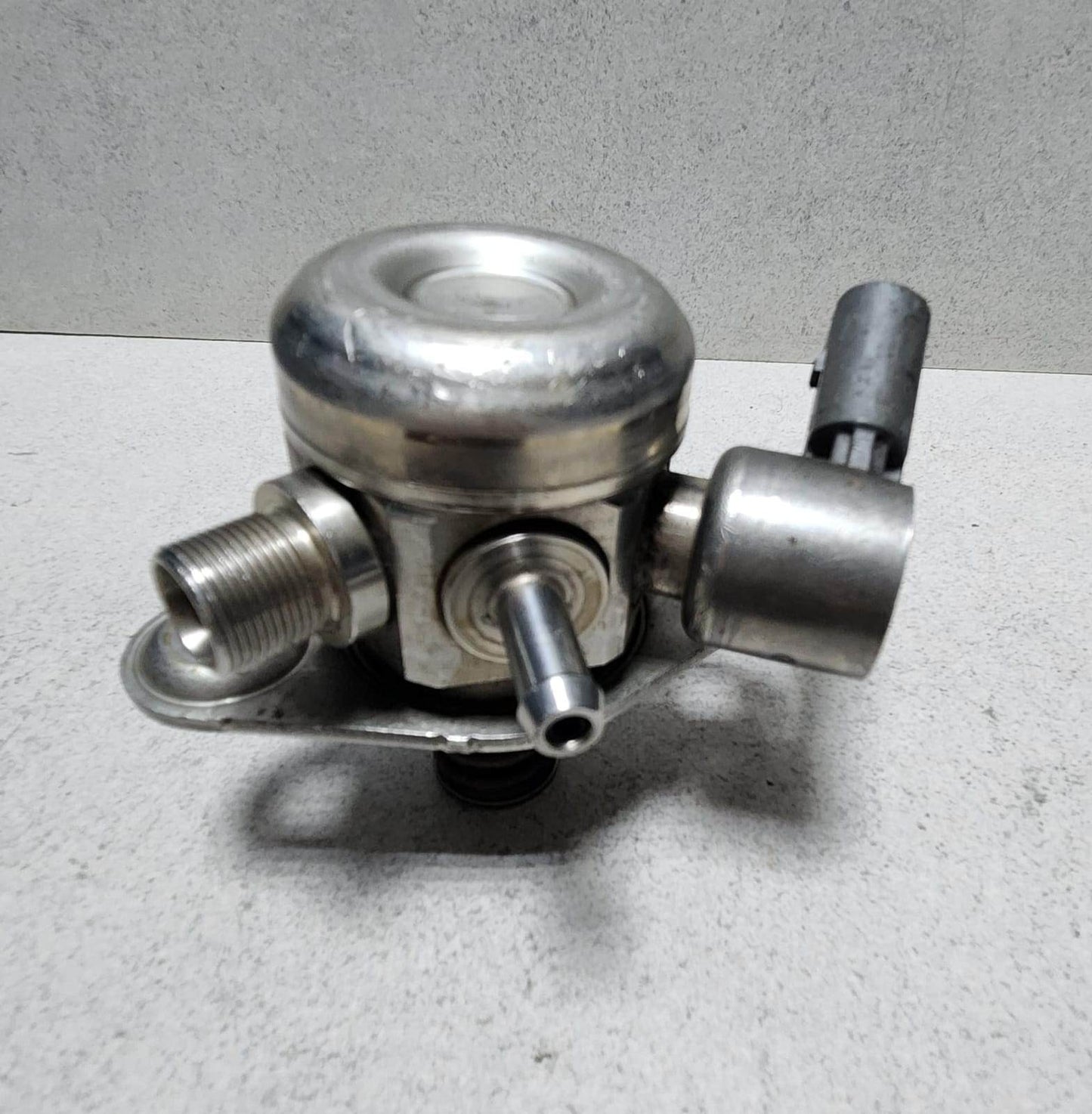 2014-2016 BMW 228i High Pressure Fuel Pump A2700700501 C180 GLA250, A200 B180   