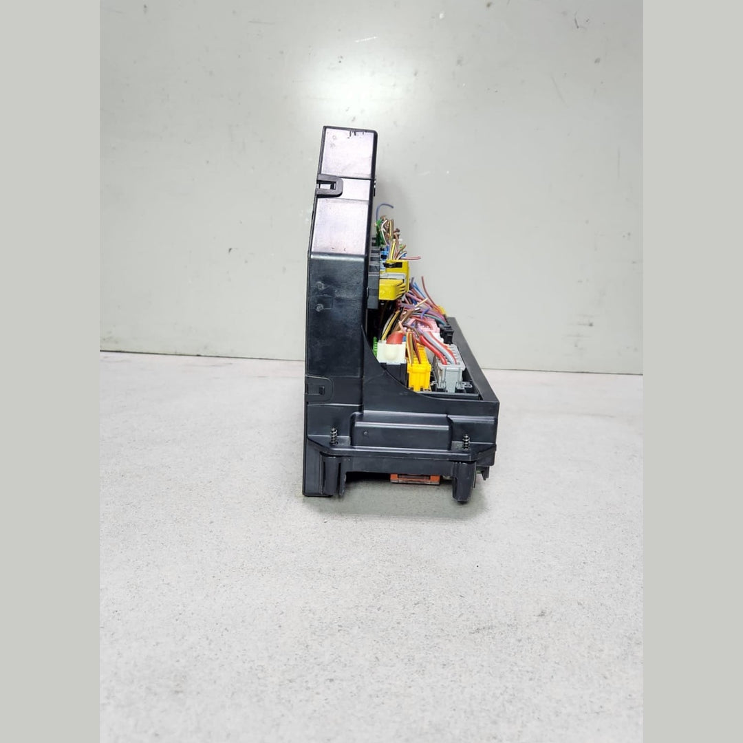 Mercedes-Benz SAM Control Module Front A2129005822 C-Class W204 W212 W207