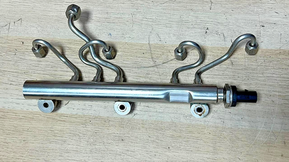 BMW F10 M5 S63N Fuel Rail Petrol High Pressure Injection Tube Cyl. (5) 7599868