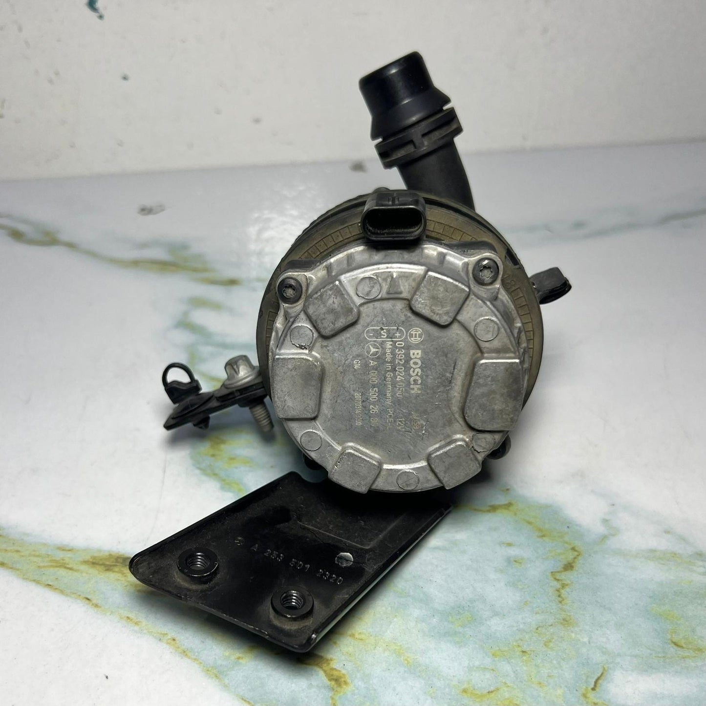 Mercedes-Benz C300 W205 W222 GLC Engine Auxiliary Water Pump Bosch A000 5002686