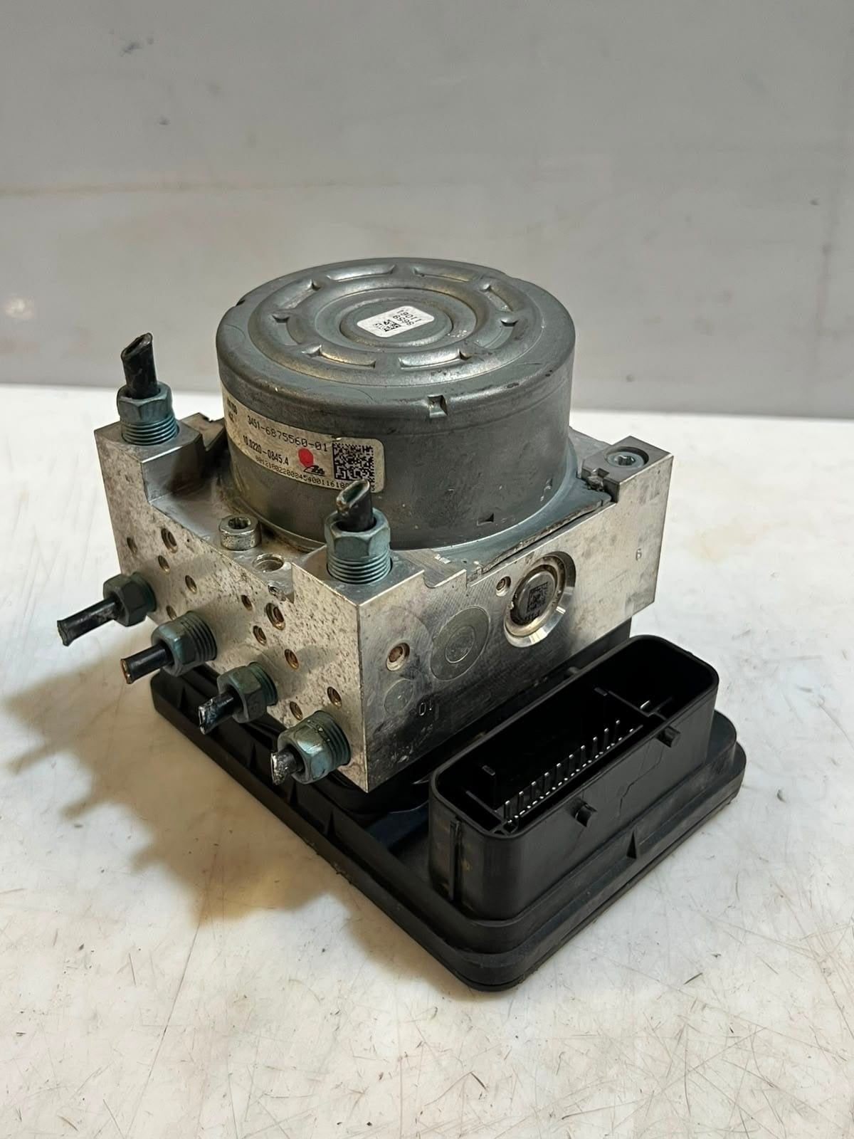 2016-2019 BMW F30, F31, F32, and F34 330i ABS Pump and Control Unit 6875560 OEM