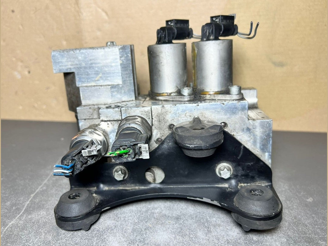 13-16 Mercedes GL450 GL550 Front Hydraulic Suspension Valve A166 3201158 OEM